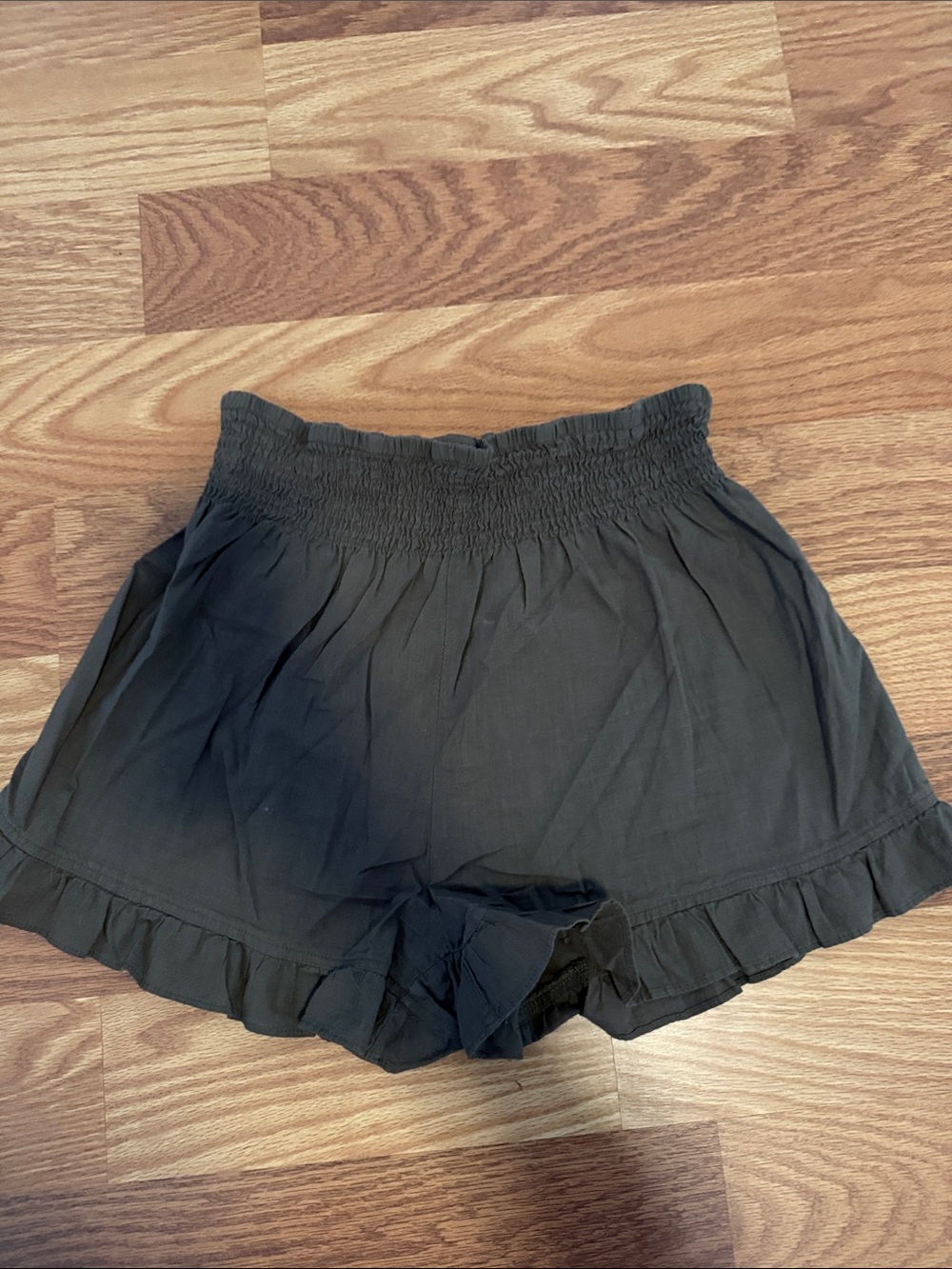 Womens olive green Smock Waist Ruffle Hem Shorts
